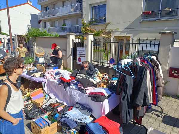 Photo vide-greniers 2023 .jpg
