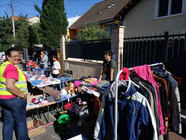 Photo vide-greniers 2023 .jpg