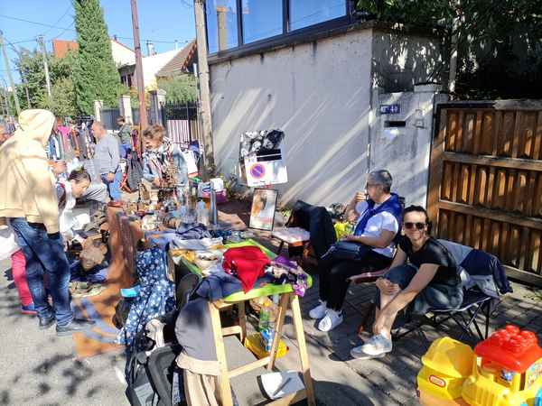 Photo vide-greniers 2023 .jpg