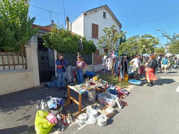 Photo vide-greniers 2023 .jpg