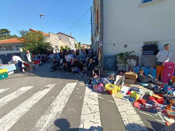 Photo vide-greniers 2023.jpg