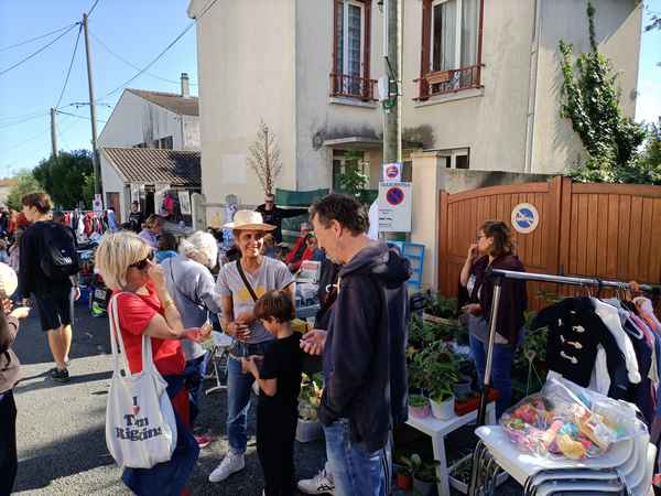 Photo vide-greniers 2023.jpg