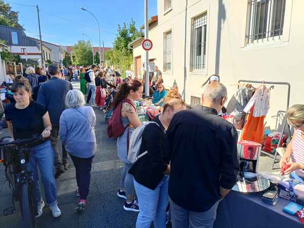 Photo vide-greniers 2023.jpg